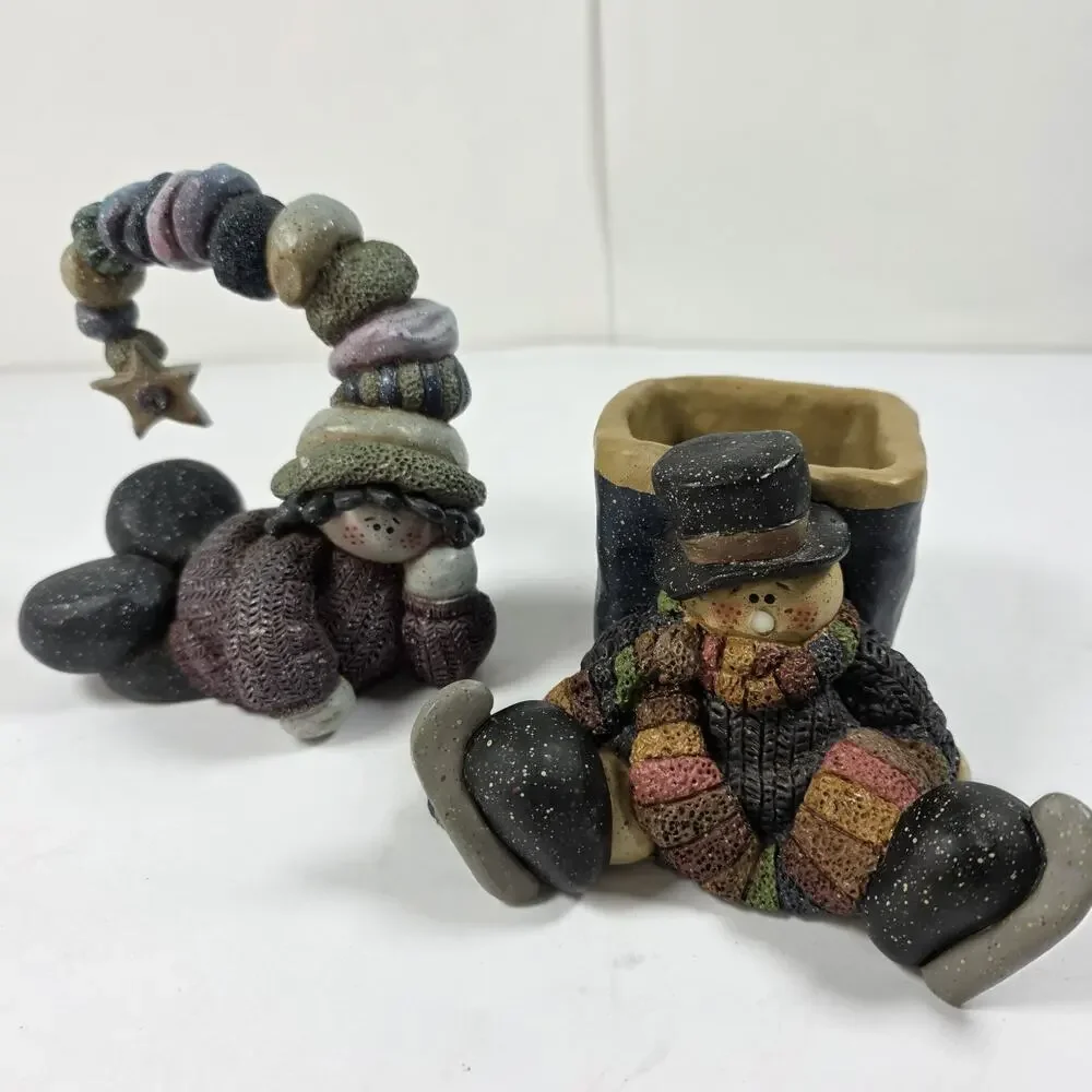 Winter Decor Resin figurine pebble Star hat snow indoor 2001 Santas workshop